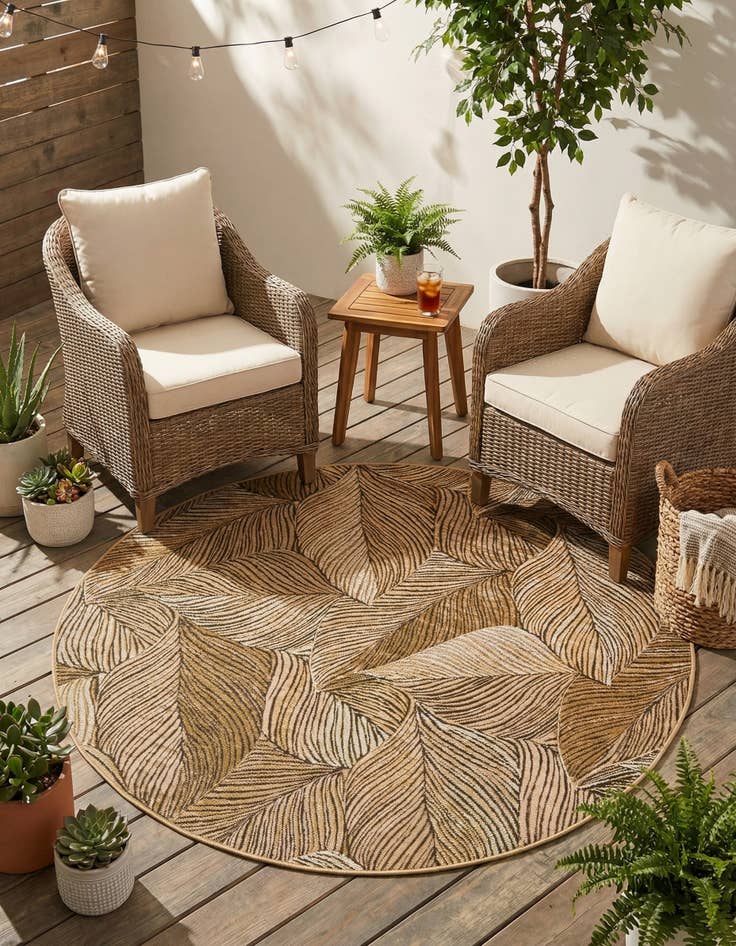 Detail image of 5' 3 x 5' 3  Washable Botanical Indoor / Outdoor Round Rug