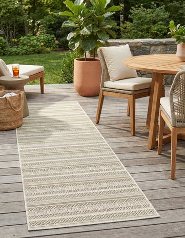 2' 7 x 12' Easy-Clean Striped Indoor / Outdoor Runner Rug