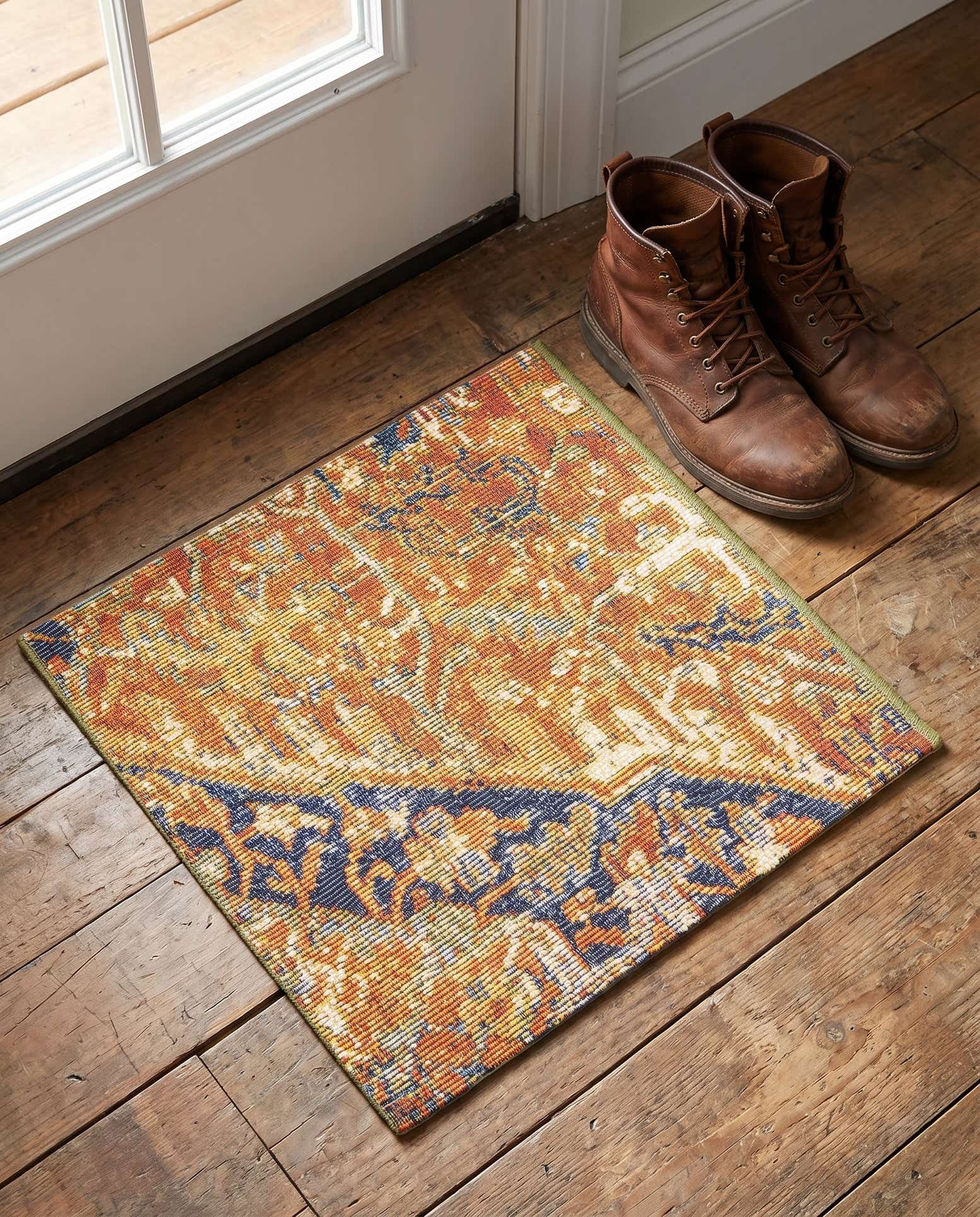 1' 4 x 1' 4 Easy-Clean Traditional Indoor / Outdoor Sample Rug