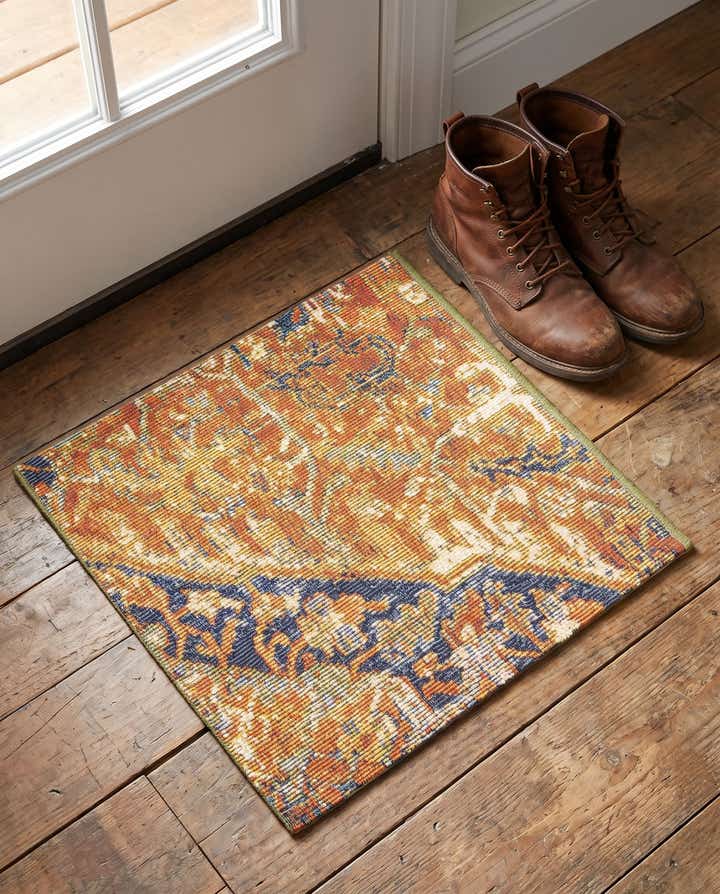 1' 4 x 1' 4 Easy-Clean Traditional Indoor / Outdoor Sample Rug