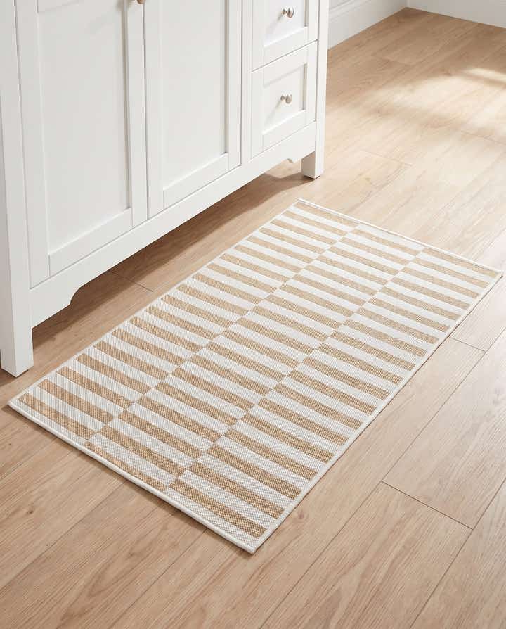 2' x 3' Easy-Clean Striped Indoor / Outdoor Rug