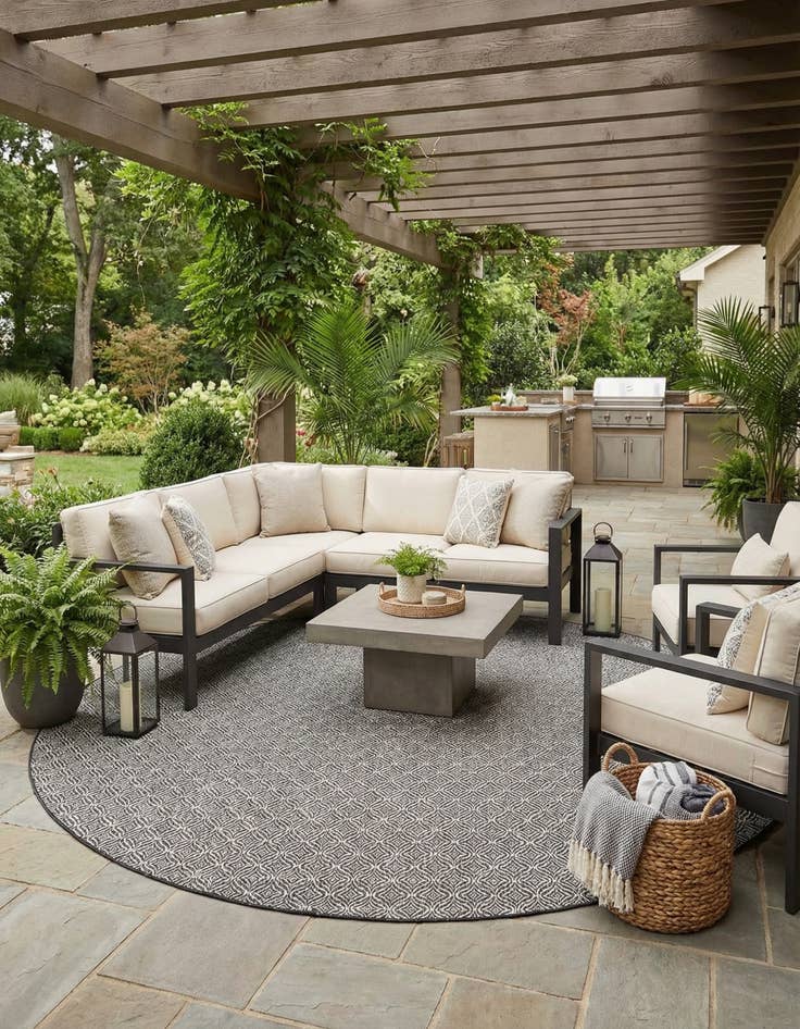 Detail image of 12' x 12' Easy-Clean Trellis Indoor / Outdoor Round Rug