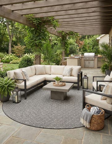 12' x 12' Easy-Clean Lattice Indoor / Outdoor Round Rug