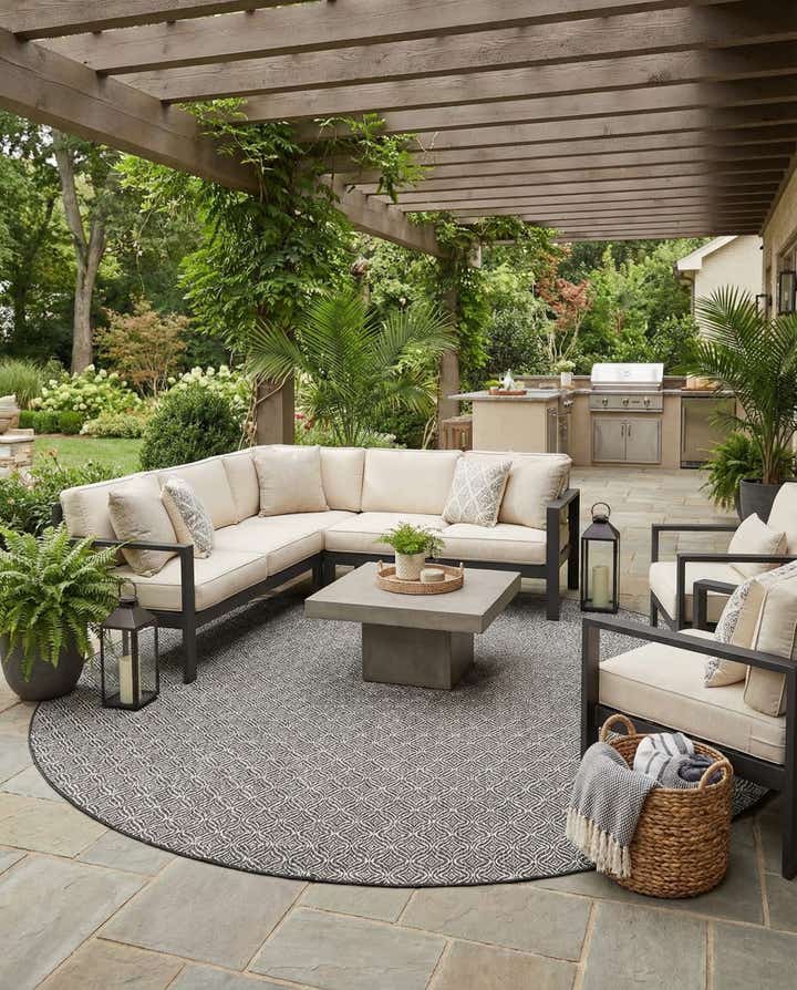 12' x 12' Easy-Clean Trellis Indoor / Outdoor Round Rug