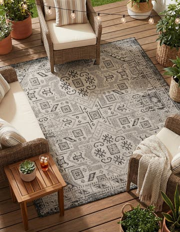 5' 3 x 5' 3 Easy-Clean Aztec Indoor / Outdoor Square Rug