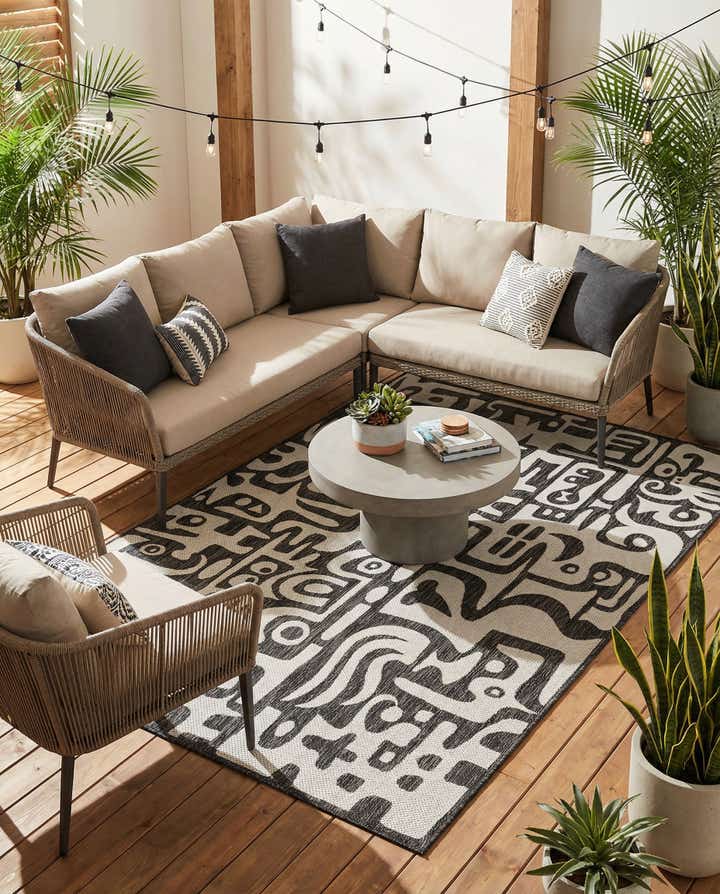 6' x 9' Easy-Clean Modern Indoor / Outdoor Rug