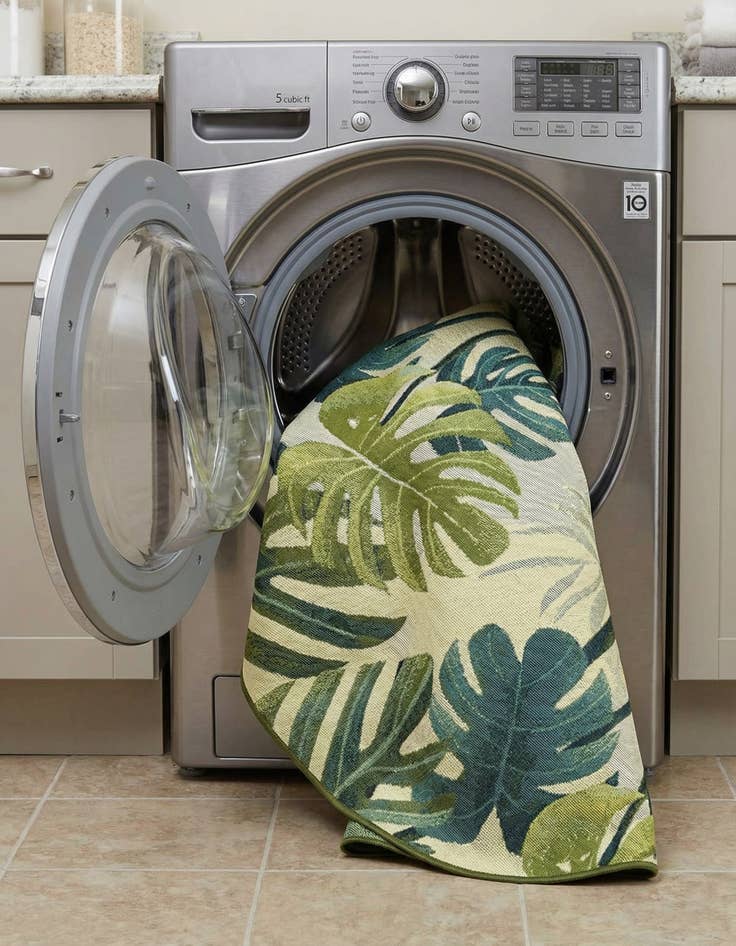 Detail image of 4' x 4'  Washable Botanical Indoor / Outdoor Round Rug