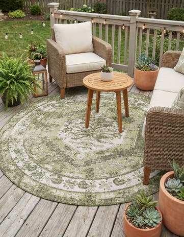 7' 10 x 7' 10 Easy-Clean Traditional Indoor / Outdoor Round Rug