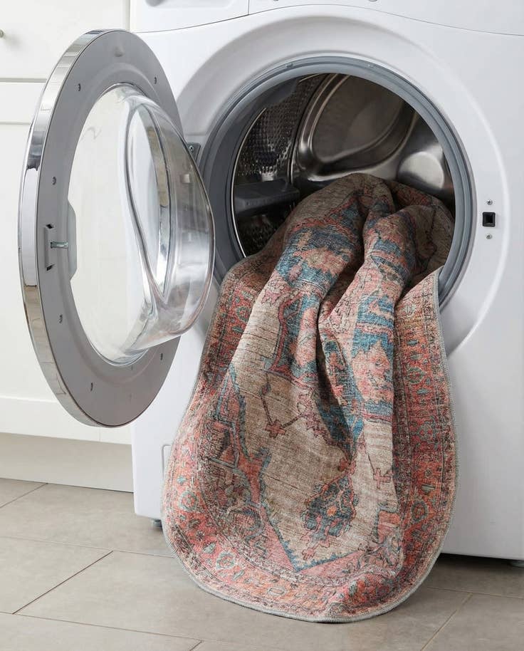 Detail image of 5' 3 x 8' Washable Nostalgia Oval Rug