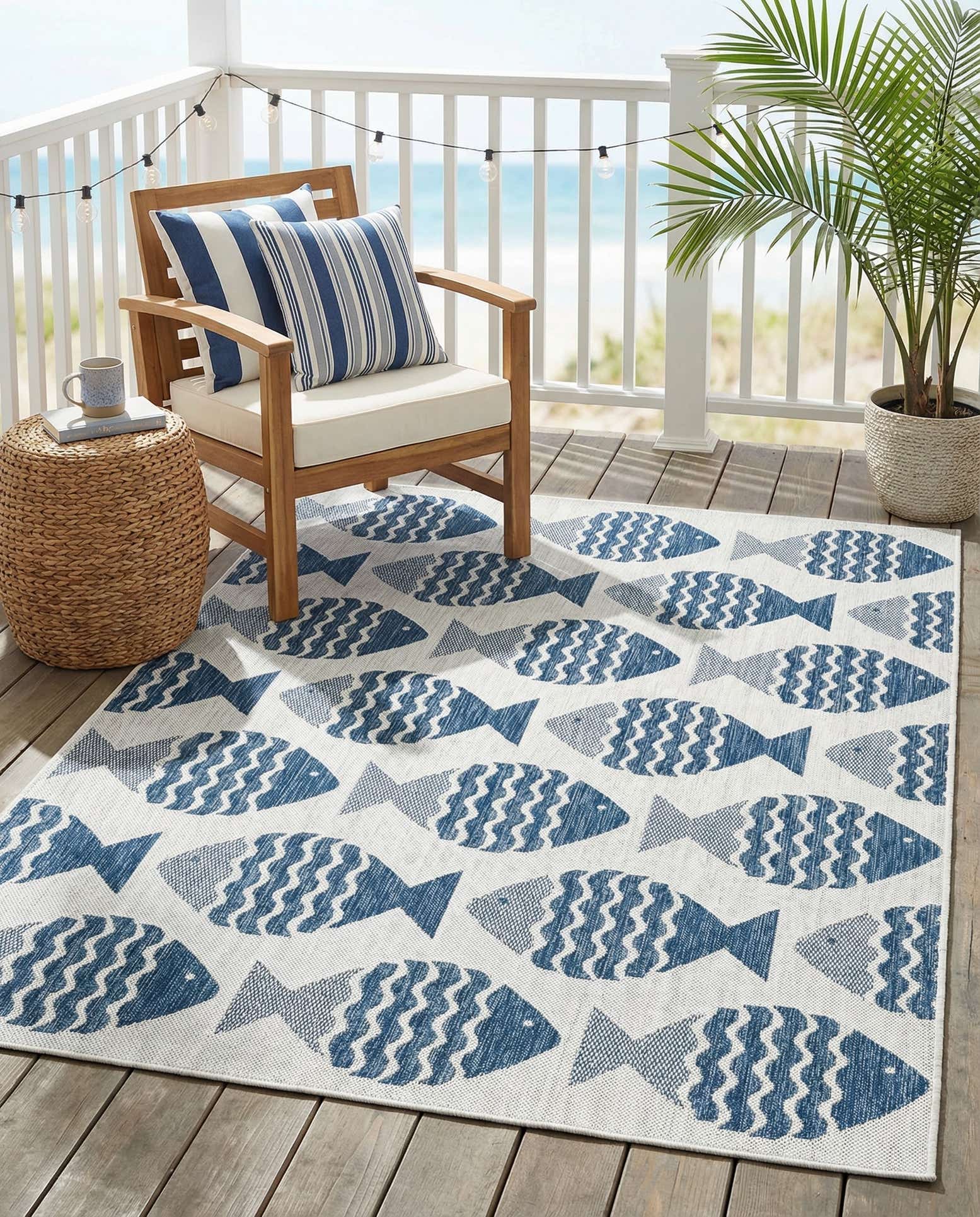 5' 3 x 7' Easy-Clean Coastal Indoor / Outdoor Rug