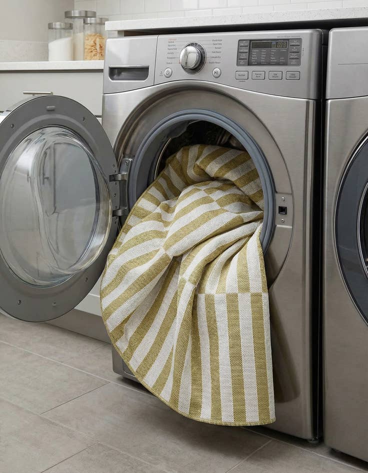 Detail image of 5' 3 x 5' 3  Washable Striped Indoor / Outdoor Round Rug