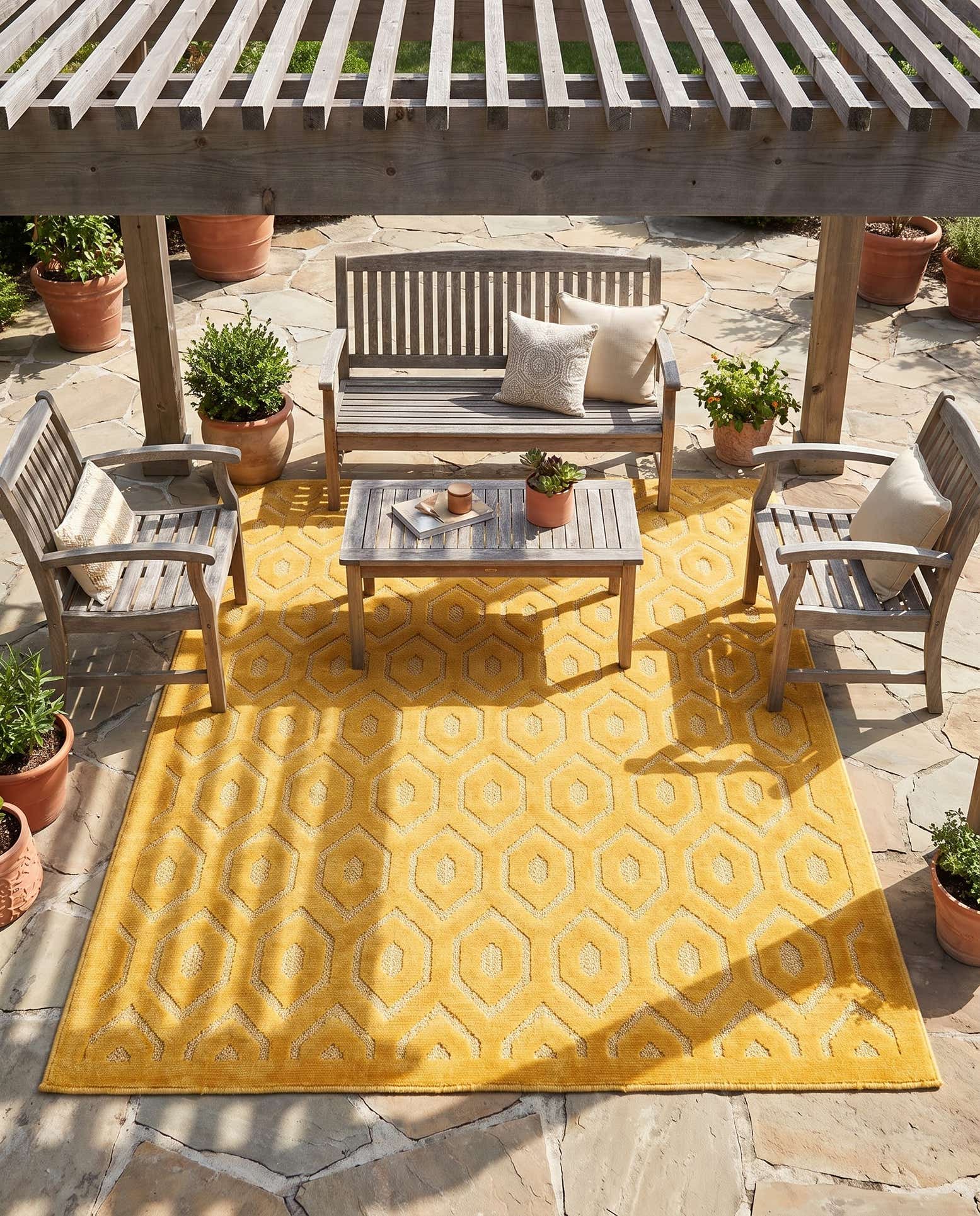 5' 3 x 8' Easy-Clean Trellis Textured Indoor / Outdoor Rug