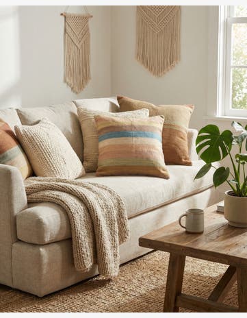 2' 5 x 2' 6 Hand Woven Pillow Wool Square Rug