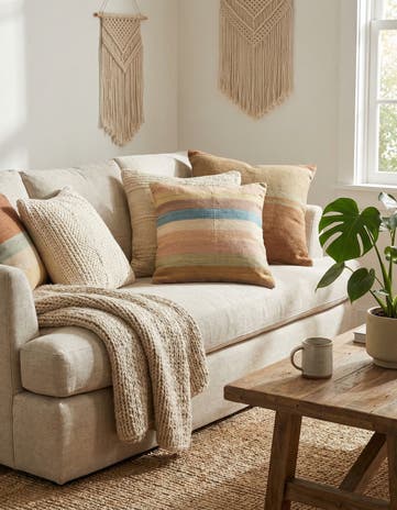 2' 5 x 2' 6 Hand Woven Pillow Wool Square Rug