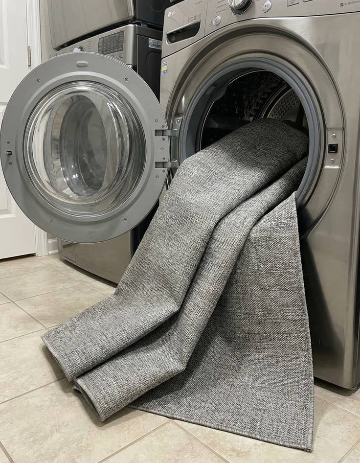 Detail image of 7' x 10'  Washable Solid Indoor / Outdoor Rug