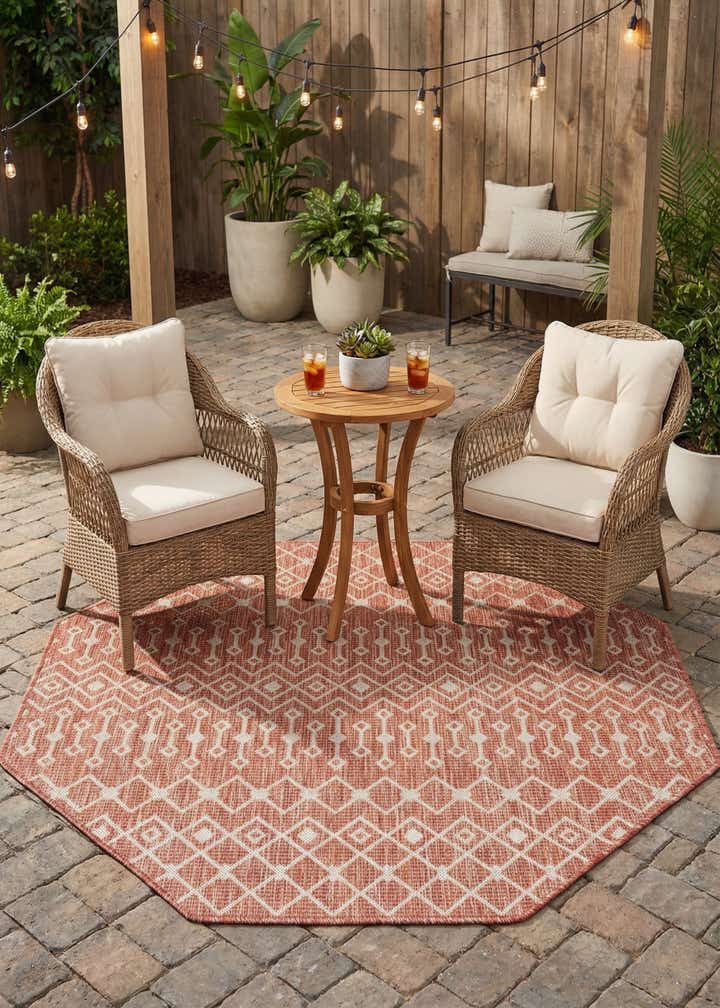 5' 3 x 5' 3 Easy-Clean Lattice Indoor / Outdoor Octagon Rug