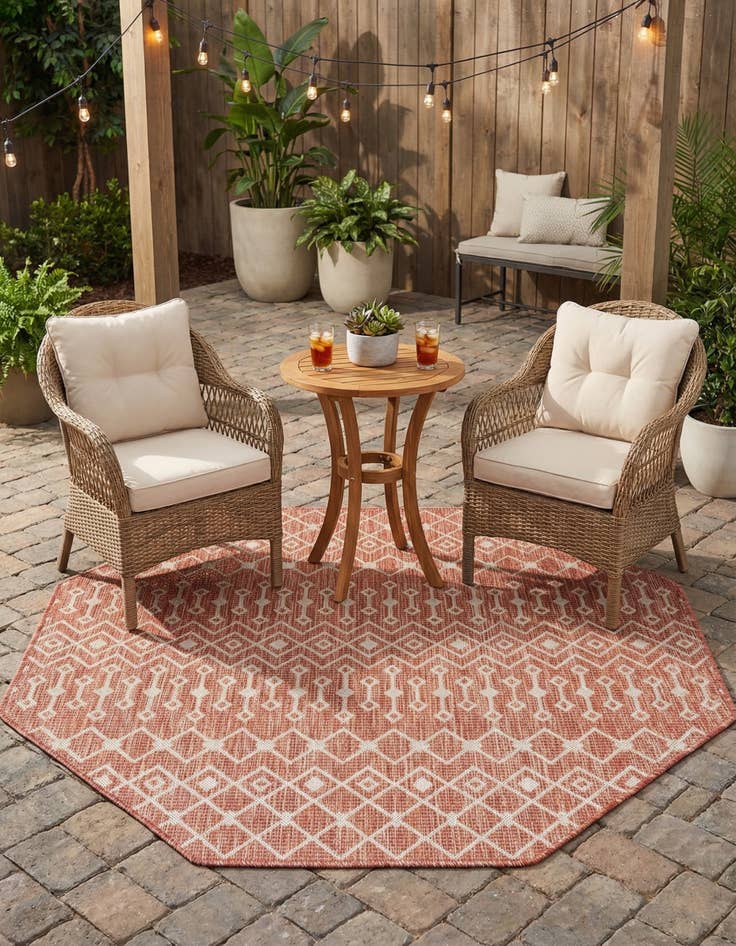 Detail image of  5' 3 x 5' 3  Washable Lattice Indoor / Outdoor Octagon Rug
