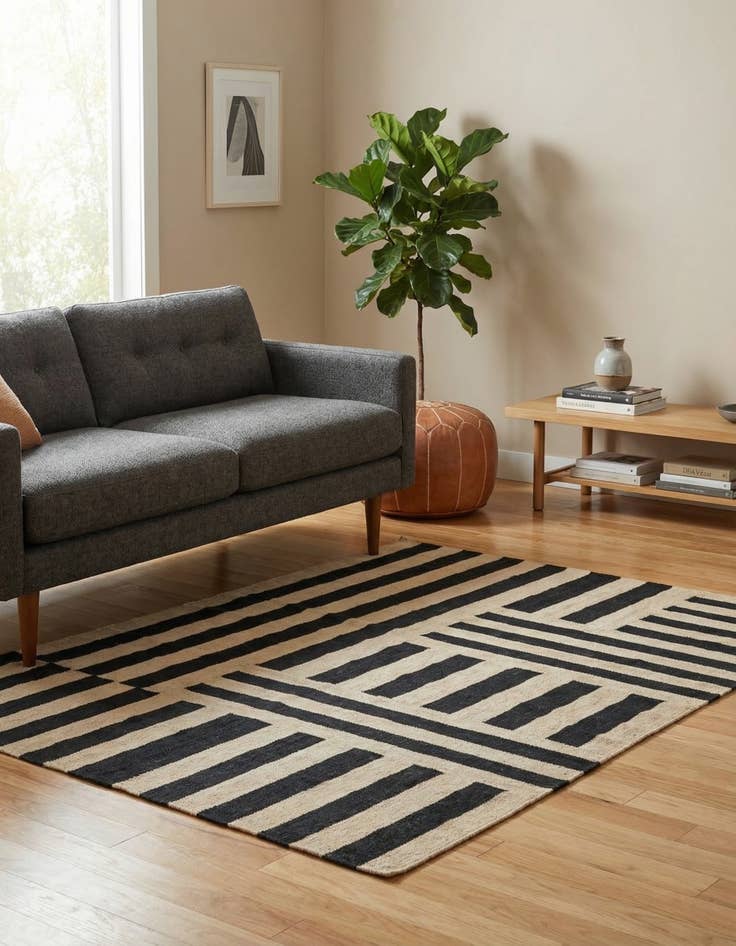 Detail image of 4' 2 x 5' 10  Hand Woven Kilim Modern Wool Rug