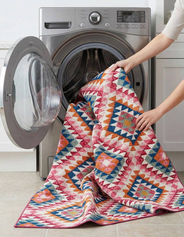 Detail image of 4' x 6'  Washable Southwestern Indoor / Outdoor Rug