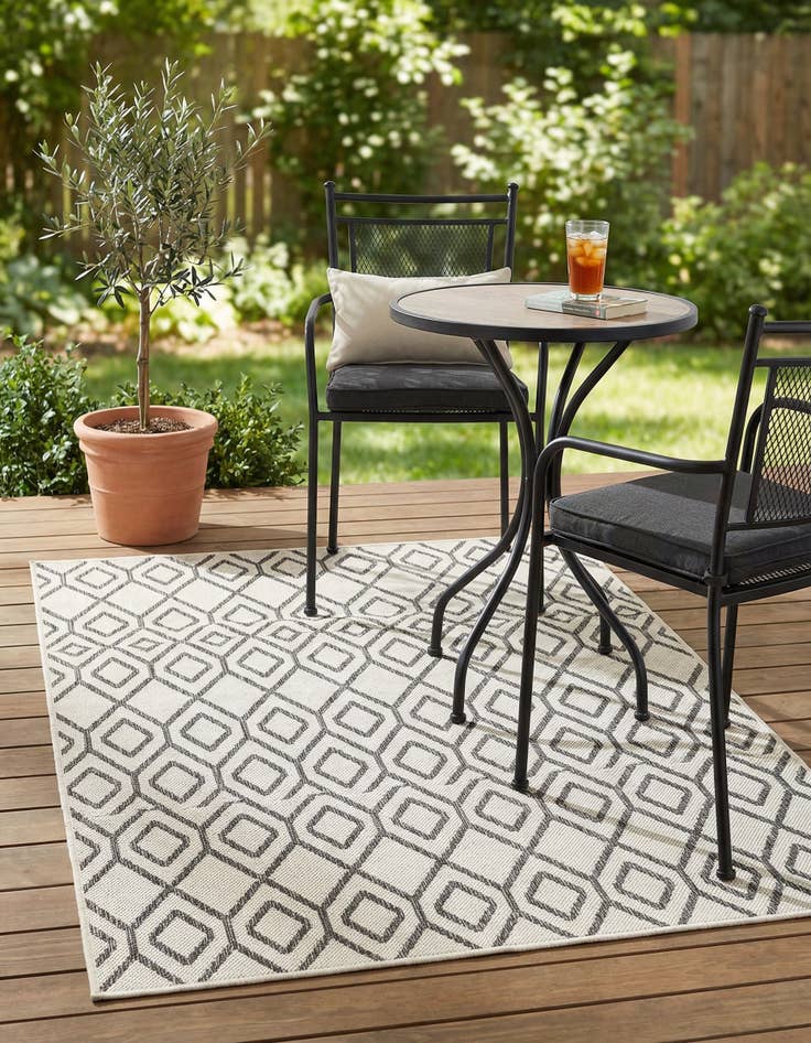 Detail image of 4' x 6' Easy-Clean Jill Zarin Turks and Caicos Indoor / Outdoor Rug