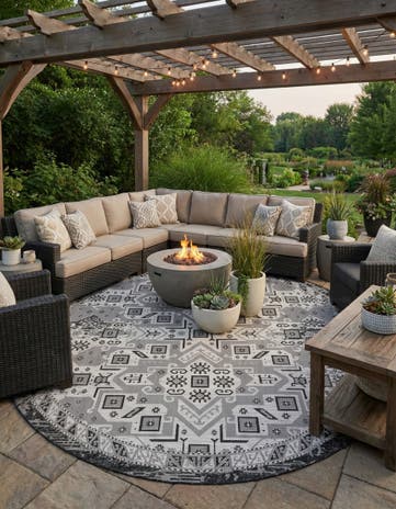 Charcoal Gray Easy-Clean Aztec Indoor / Outdoor Round Rug