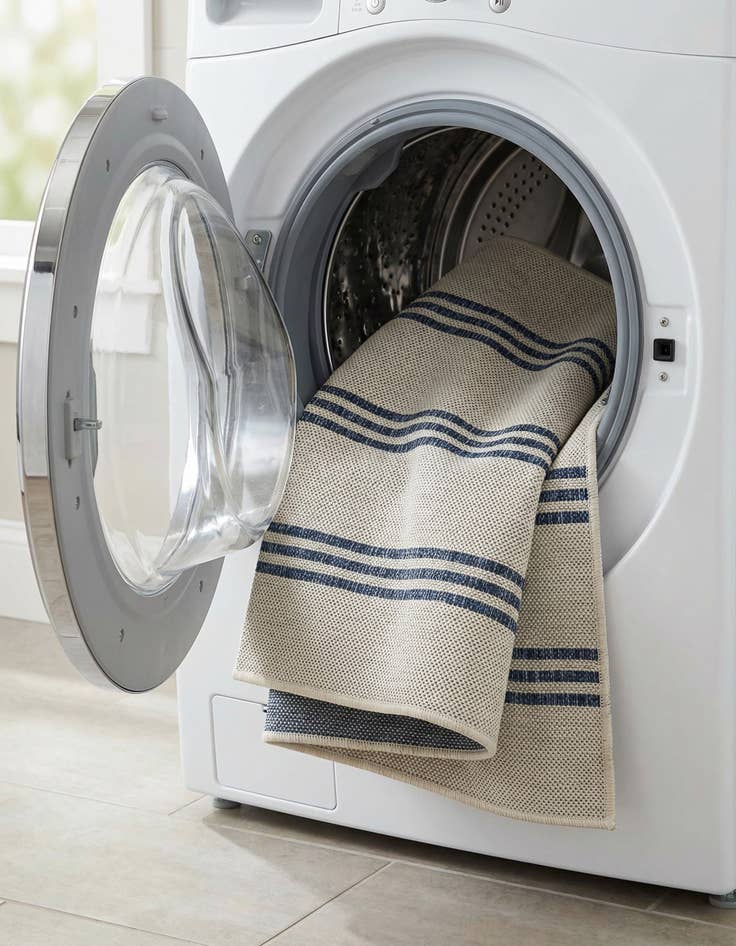 Detail image of 2' x 3'  Washable Jill Zarin Anguilla Indoor / Outdoor Rug