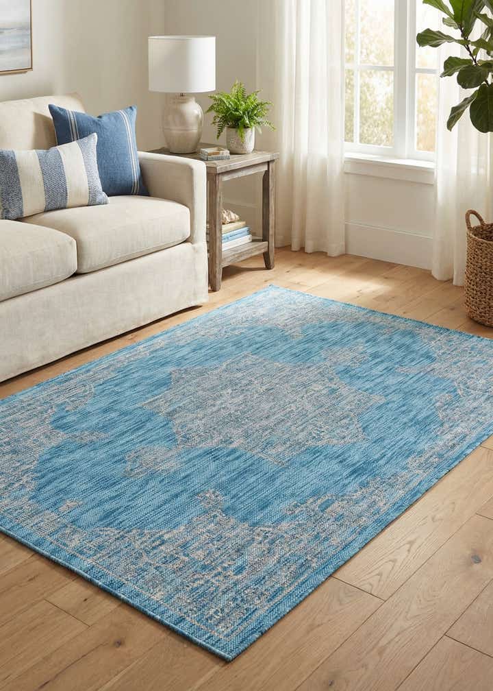4' x 6' Easy-Clean Traditional Indoor / Outdoor Rug