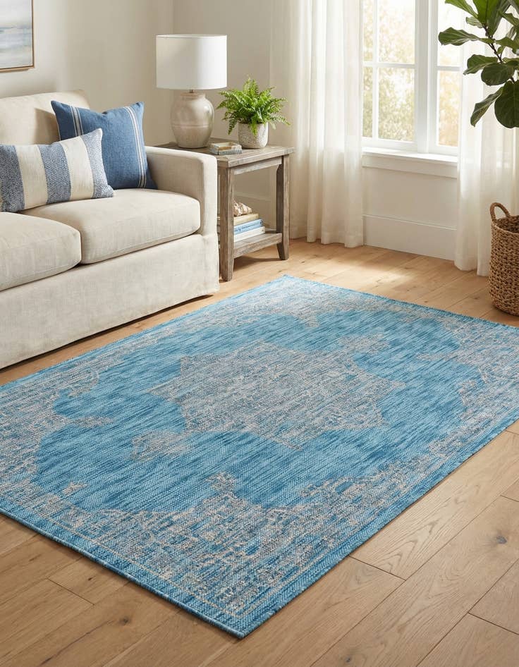 Detail image of  4' x 6'  Washable Traditional Indoor / Outdoor Rug