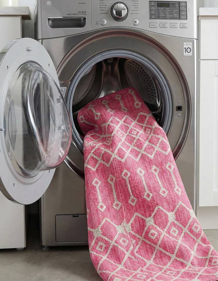 Detail image of 7' x 10'  Washable Trellis Indoor / Outdoor Rug