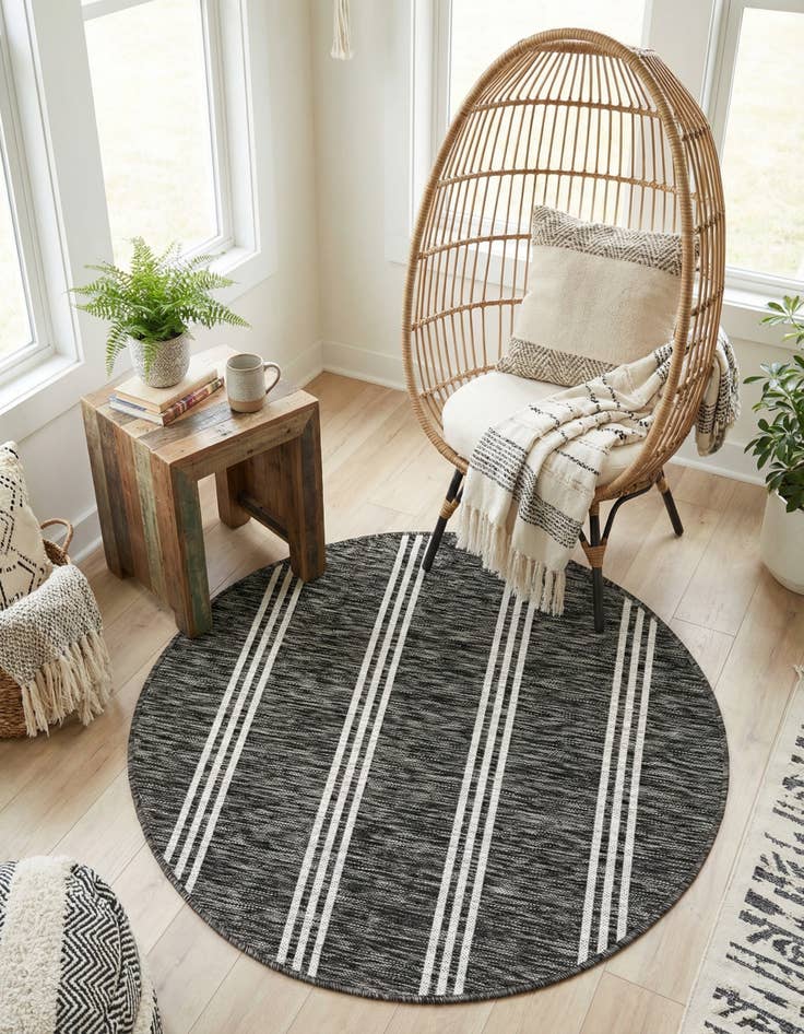 Detail image of  4' x 4'  Washable Jill Zarin Anguilla Indoor / Outdoor Round Rug