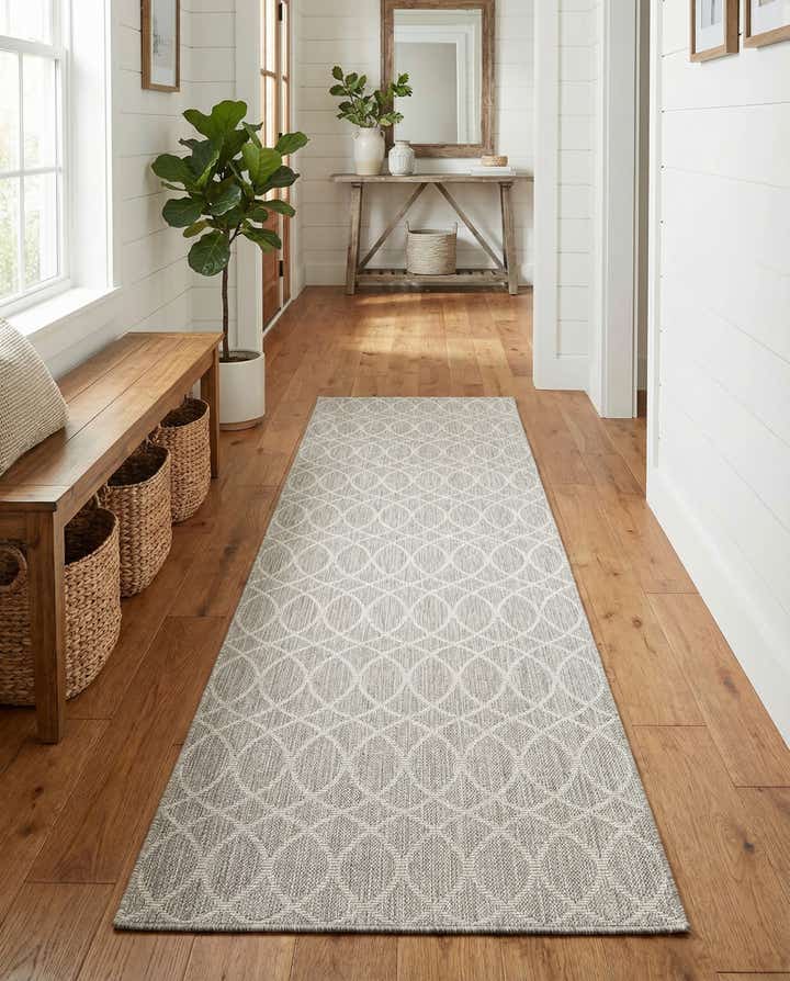 2' 7 x 10' Easy-Clean Lattice Indoor / Outdoor Runner Rug