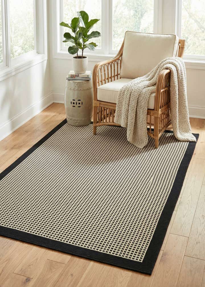 5' x 8' Easy-Clean Border Indoor / Outdoor Rug