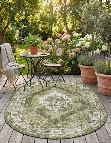 5' 3 x 8' Easy-Clean Traditional Indoor / Outdoor Oval Rug