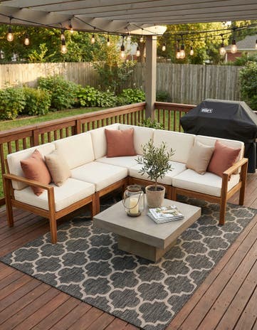 7' x 10' Easy-Clean Lattice Indoor / Outdoor Rug
