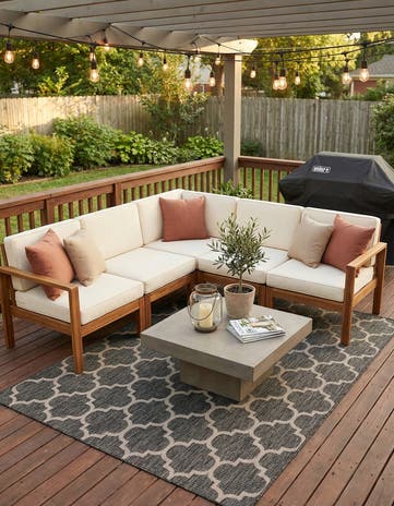 7' x 10' Easy-Clean Lattice Indoor / Outdoor Rug