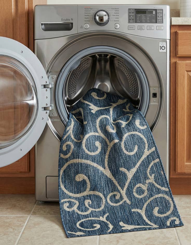 Detail image of 2' x 6'  Washable Botanical Indoor / Outdoor Runner Rug