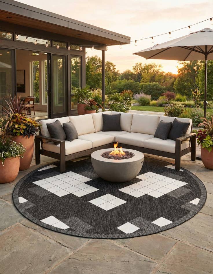 Detail image of 12' x 12'  Washable Modern Indoor / Outdoor Round Rug