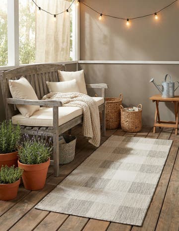2' x 5' 3 Easy-Clean Checkered Indoor / Outdoor Runner Rug