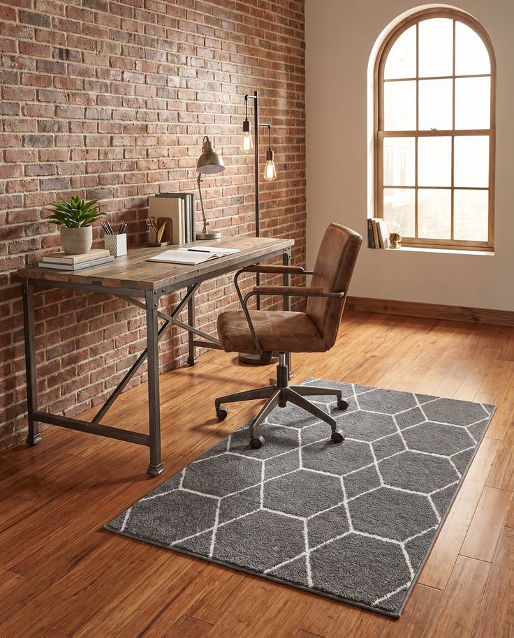 Detail image of 3' x 5' 3 Trellis Frieze Rug