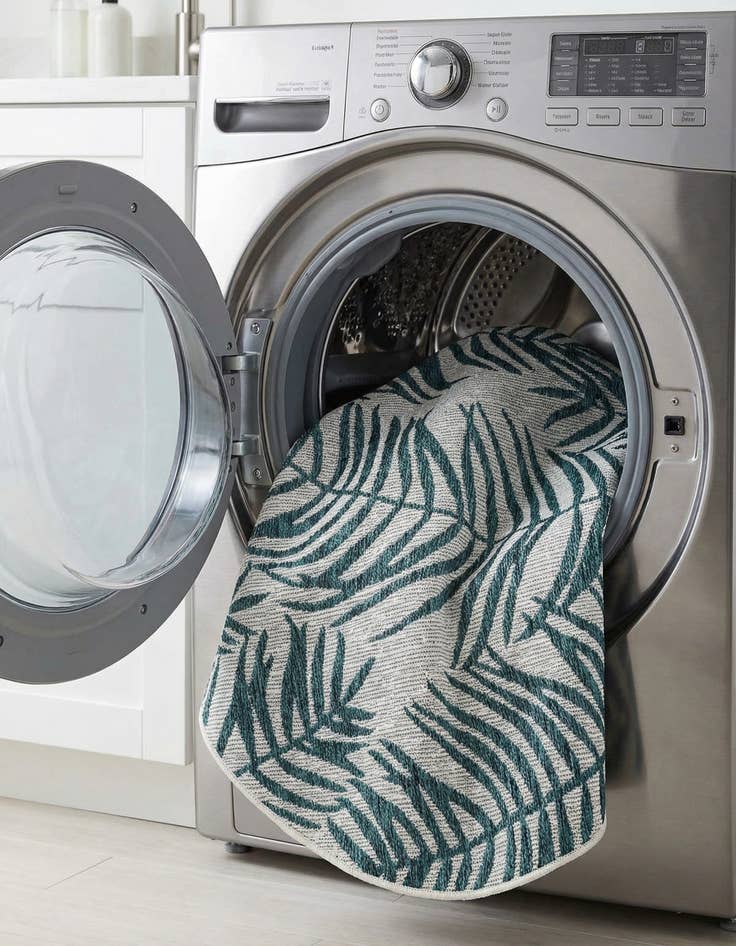 Detail image of 4' x 4'  Washable Botanical Indoor / Outdoor Round Rug