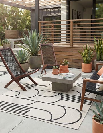 6' x 9' Easy-Clean Modern Indoor / Outdoor Rug