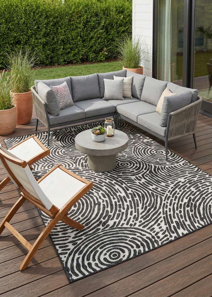 7' x 10' Easy-Clean Modern Indoor / Outdoor Rug