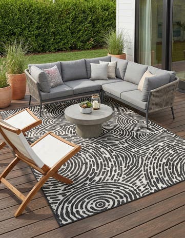 7' x 10' Easy-Clean Modern Indoor / Outdoor Rug