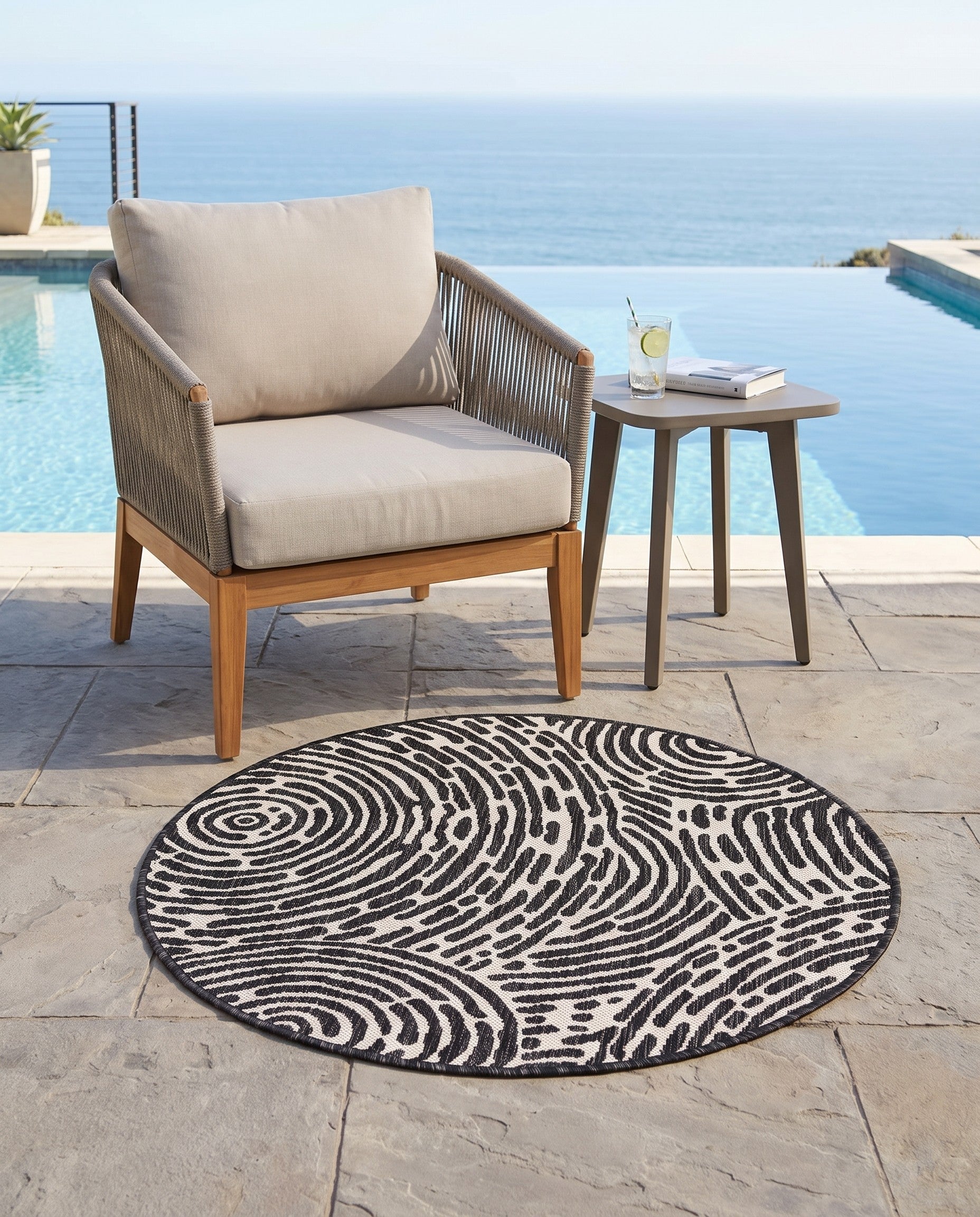 3' x 3' Easy-Clean Modern Indoor / Outdoor Round Rug