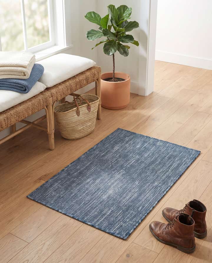 2' x 3' Easy-Clean Solid Indoor / Outdoor Rug