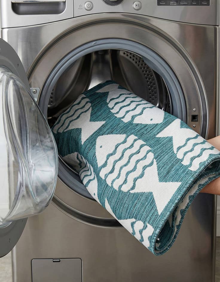 Detail image of 7' 1 x 10'  Washable Coastal Indoor / Outdoor Rug