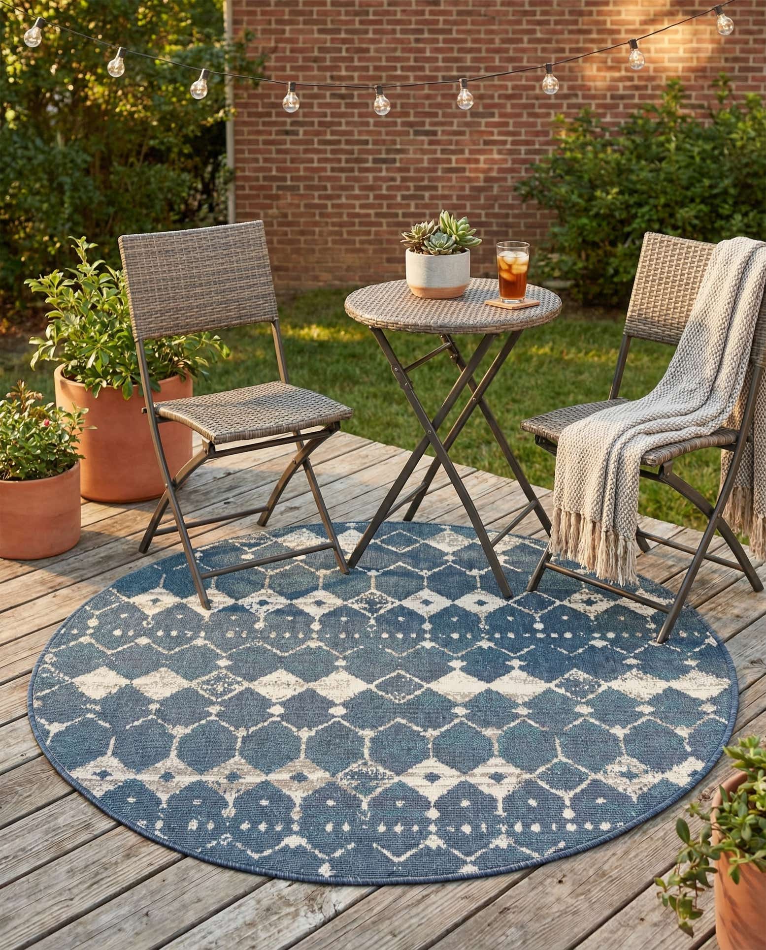 4' x 4' Easy-Clean Trellis Indoor / Outdoor Round Rug