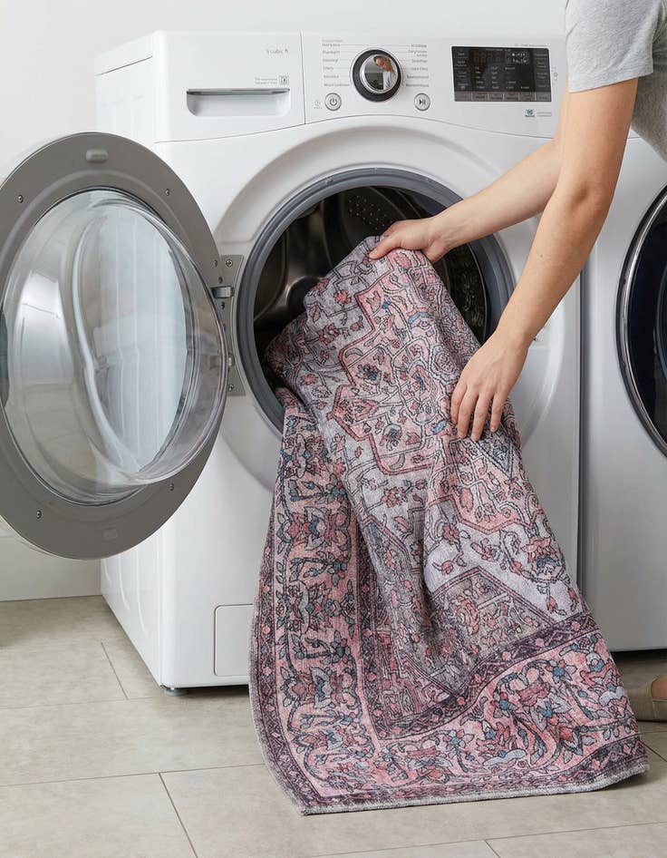 Detail image of 7' 10 x 7' 10  Washable Mangata Square Rug