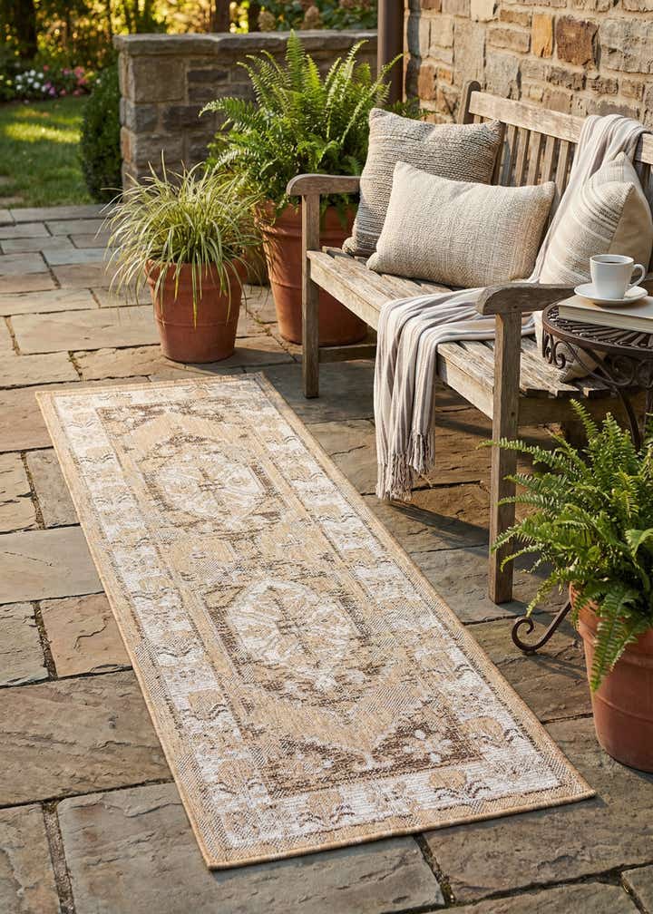 2' x 6' Easy-Clean Traditional Indoor / Outdoor Runner Rug