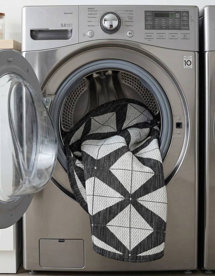 Detail image of 3' x 3'  Washable Modern Indoor / Outdoor Round Rug